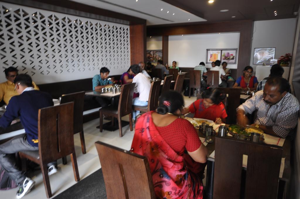 Vijey Hotels Tiruchirappalli Exterior foto