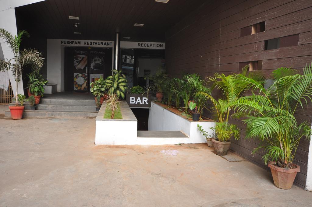 Vijey Hotels Tiruchirappalli Exterior foto